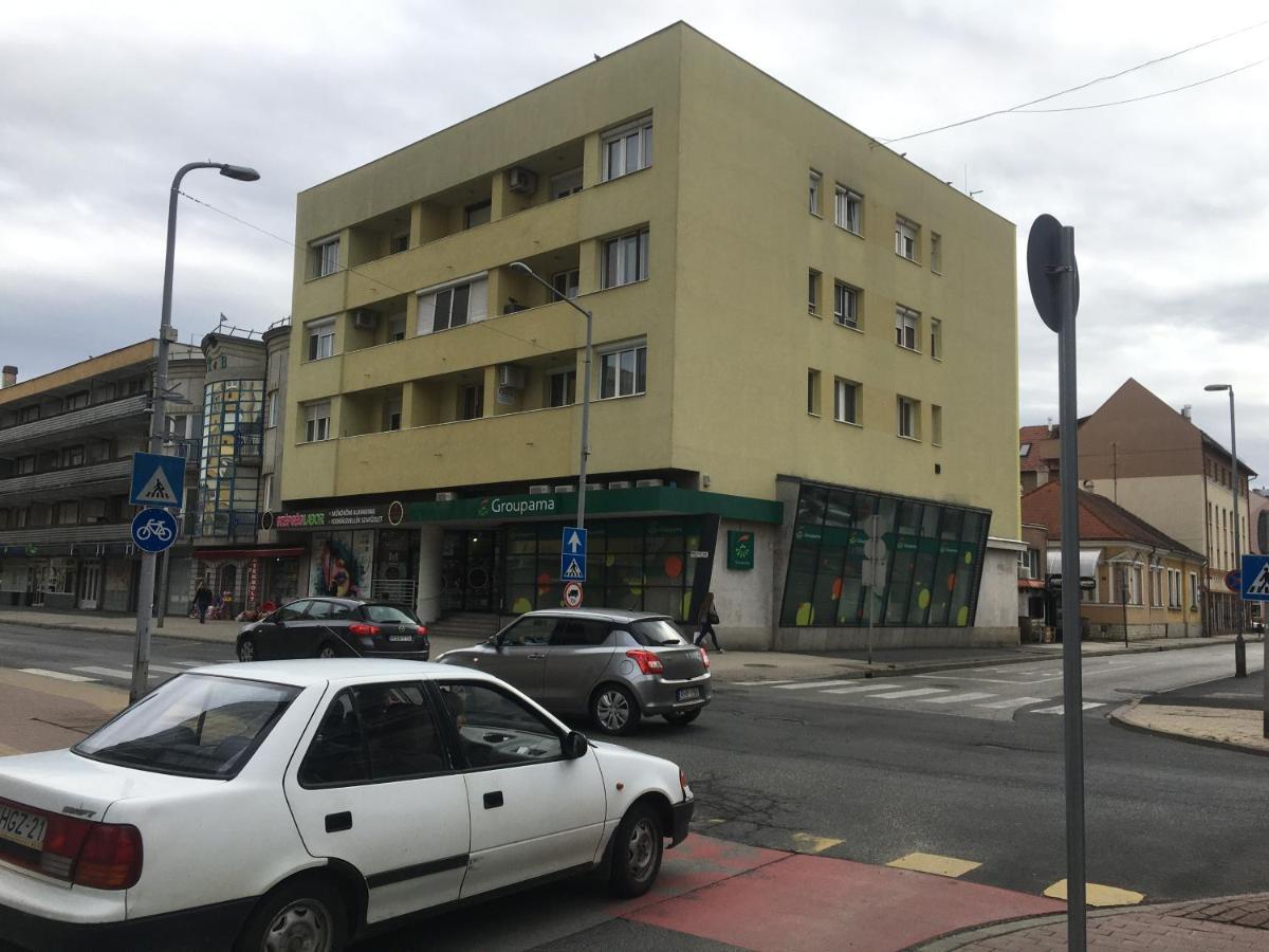 Central Zalaegerszeg Esterno foto